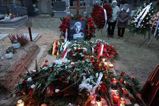 Wzruszające napisy na szarfach na pogrzebie Emiliana Kamińskiegos