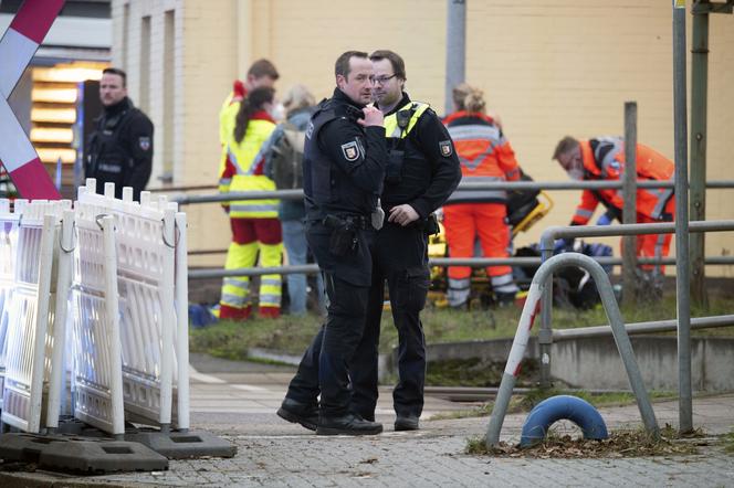 Niemcy: Dwie osoby zginęły w ataku nożownika w pociągu regionalnym