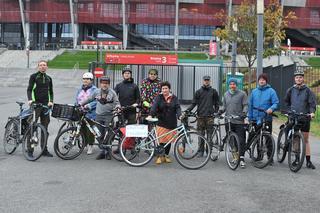 Protest rowerzystów na Moście Poniatowskiego. Tu jest jak w cyrku