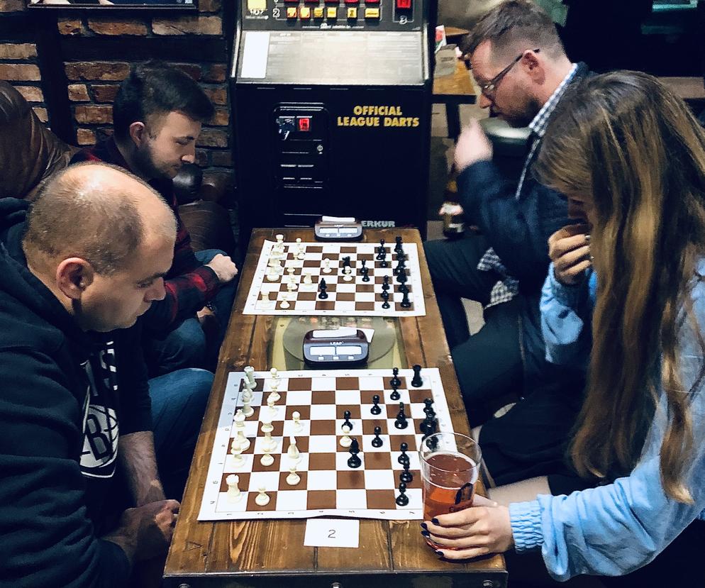 Toruń: Hard Rock Pub Pamela podsumowuje turnieje szachowe. Tak było podczas 10. rundy