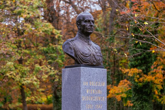 Łazienki Królewskie w Warszawie jesienią