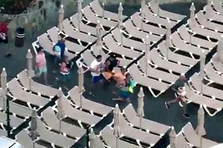 Bieg i bitwa turystów o leżaki nad basenem hitem sieci [VIDEO]