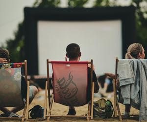 Uwaga amatorzy seansów pod chmurką. Powraca Tarnowskie Kino Plenerowe. Co zobaczymy w tym roku?