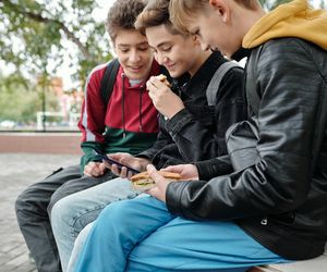 Pamiętasz, co oznaczały te słowa? Tak teraz mówi młodzież [QUIZ]