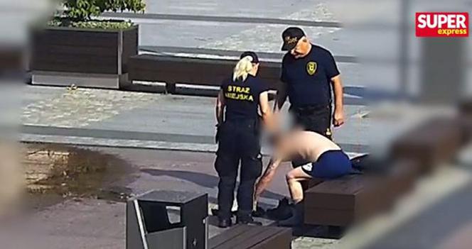 Zgorszenie w Szczecinku! Na golasa do miejskiej fontanny
