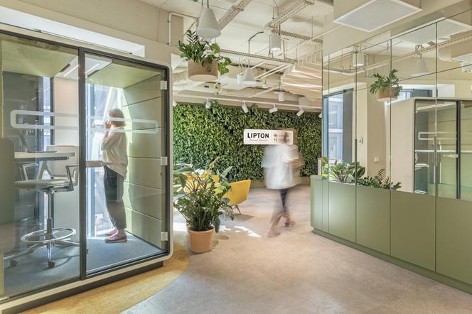 Nowa siedziba Lipton projektu Workplace - komfortowa przestrzeń w kolorach herbaty