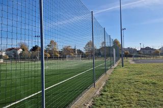 ​Boisko koło szkoły na Zatorzu w Lesznie jak nowe. Co się zmieniło?