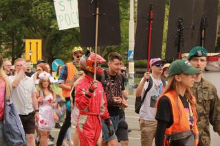 Studenci opanowali Wrocław. Pochód juwenaliowy przeszedł ulicami miasta. Było śpiewająco! [ZDJĘCIA]
