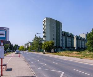 Oto najwęższy blok w Warszawie - zdjęcia budynku z Odkrytej 55C