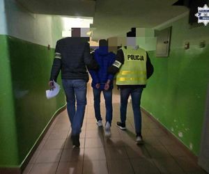 Podał się za urzędnika i powiedział, że musi sprawdzić ogrodzenie. Chwilę później z domu zniknęło 15 tys. zł