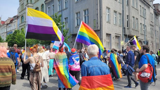 Marsz Równości w Olsztynie 2023. Barwna parada przeszła ulicami miasta