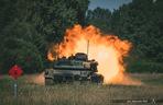 Czołgi Abrams strzelają na poligonie