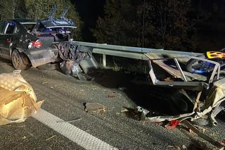 Paraliż na trasie S8. Ciężarówka huknęła w Volkswagena stojącego na poboczu 