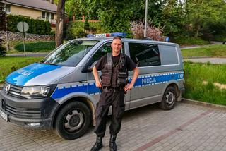 Gorzów Wielkopolski. Przez kilkaset metrów pijany kierowca wiózł policjanta uwieszonego u drzwi auta