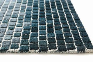 Nowe trendy: niebieski dywan