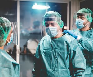 SARS-CoV-2 już nie ma, bo zmutował się w SARS-CoV-3. I co z tego wyniknie?