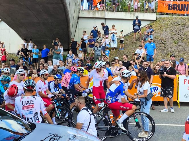 Tour de Pologne w Katowicach. Kolarze bawią się z kibicami