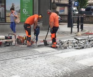 Ruszyła naprawa torowiska w centrum Grudziądza. Są zmiany w ruchu 