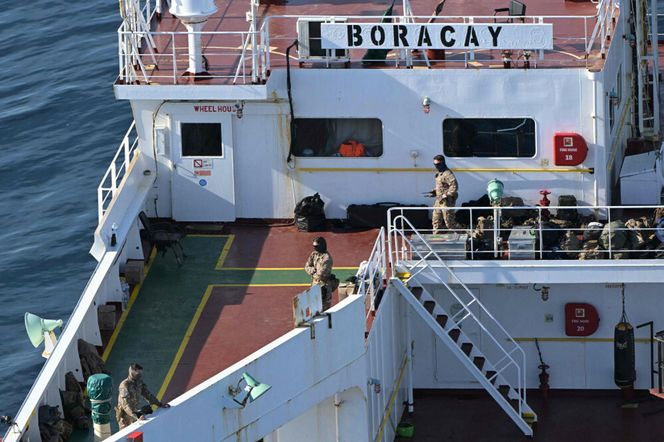 Francuscy żołnierze przejęli rosyjski tankowiec z „floty cieni” u wybrzeży Saint-Nazaire