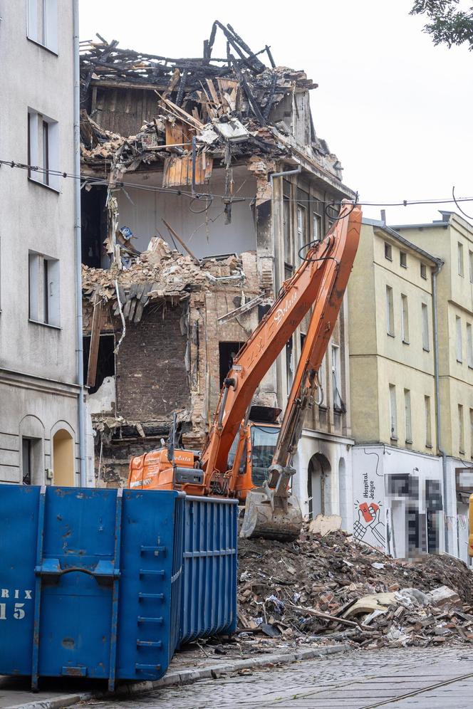 Spalona kamienica w Poznaniu znika. Trwa rozbiórka budynku  1:44 PM  i to się nie pali kompletnie! 