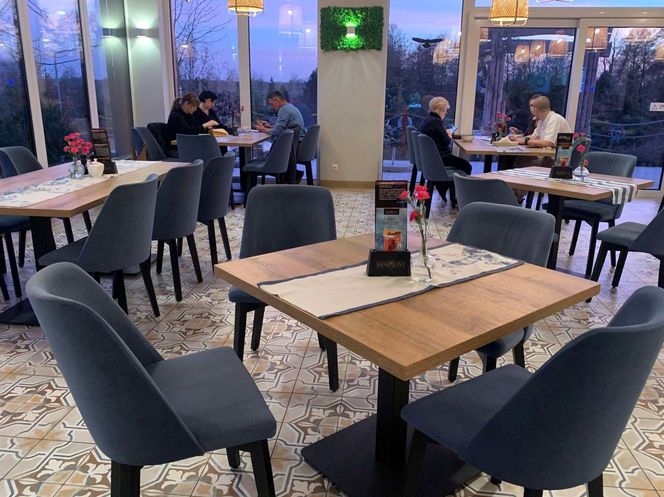 Restauracja "Przystań" znajduje się w Czarnowie 41A