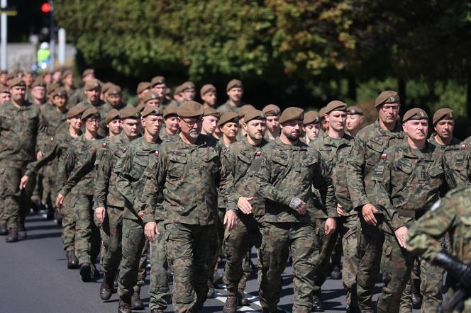 Defilada wojskowa w Katowicach i piknik. Wojewódzkie Obchody Święta Wojska Polskiego 2024