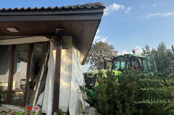 Wypadek w w Balczewie pod Inowrocławiem. Ciągnik wbił się w dom