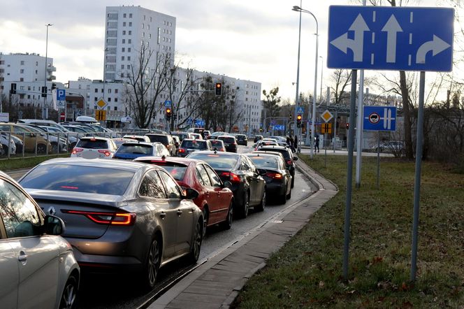 Kierowcy mieli mordercze myśli stojąc w korkach przy galerii handlowej na Młocinach