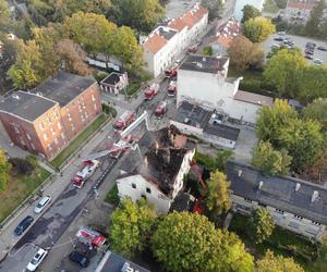   Pożar kamienicy przy ul. Warszawskiej w Olsztynie. Akcja trwała kilka godzin. Zobacz zdjęcia