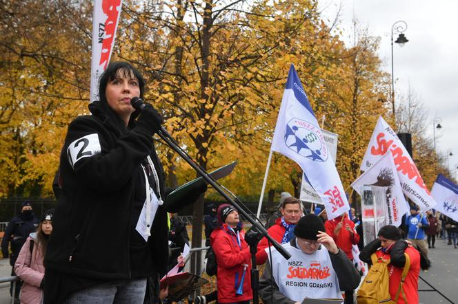 Pod KPRM protestują pracownicy budżetówki