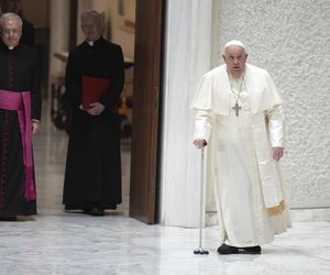 Wierni modlą się za Papieża Franciszka