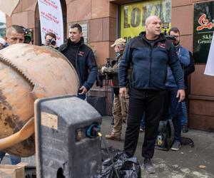 Protest górników pod biurem Morawieckiego w Katowicach. Związkowcy starli się z policją