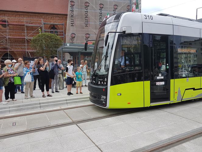 Gorzów: TRAMWAJE wróciły! Przywitał je tłum zachwyconych mieszkańców [GALERIA] 