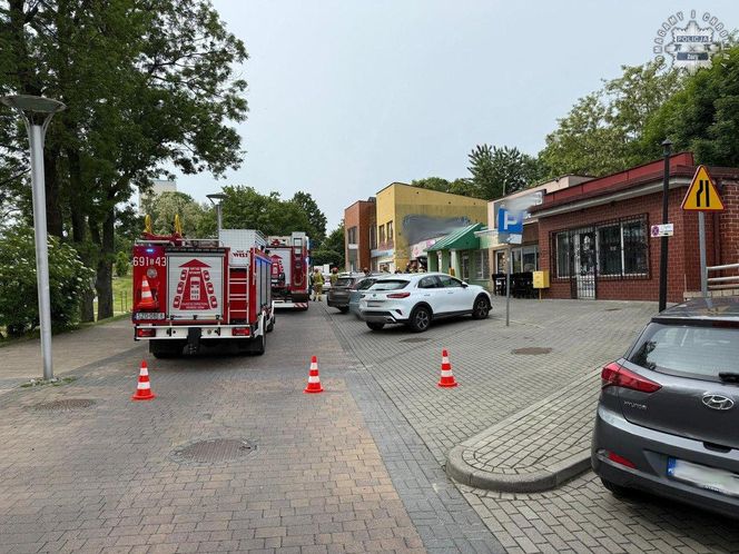Żory: 73-latek wjechał autem w salon beauty