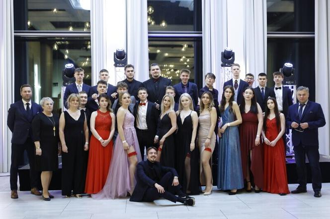 Studniówka na 34. piętrze. Bal maturalny IV LO w Gdańsku [ZDJĘCIA]