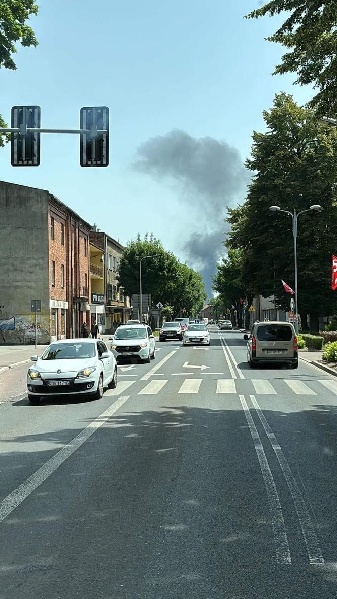 Pożar w fabryce chemicznej w Oświęcimiu. Słup czarnego dymu nad miastem