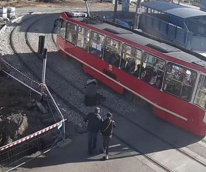 tramwaj potrącił nastolatków