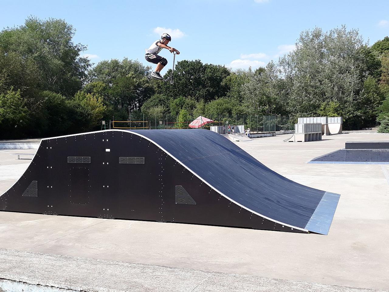 Poznań: Hale sportowe znów otwarte! Ile osób może skorzystać ze skateparków?