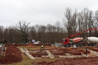 Nowy budynek powstaje przy Dębie Bartku w Zagnańsku