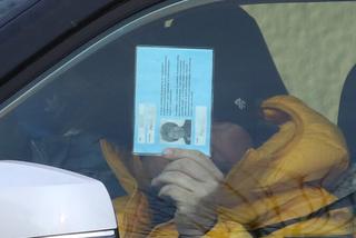Piasek jeździ autem za 200 tys. i zasłania się kartą dla niepełnosprawnych [FOTO]
