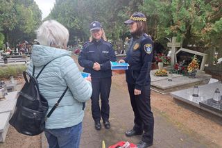 Akcja policji na cmentarzu. Jak zadbać o swoje bezpieczeństwo na grobach?