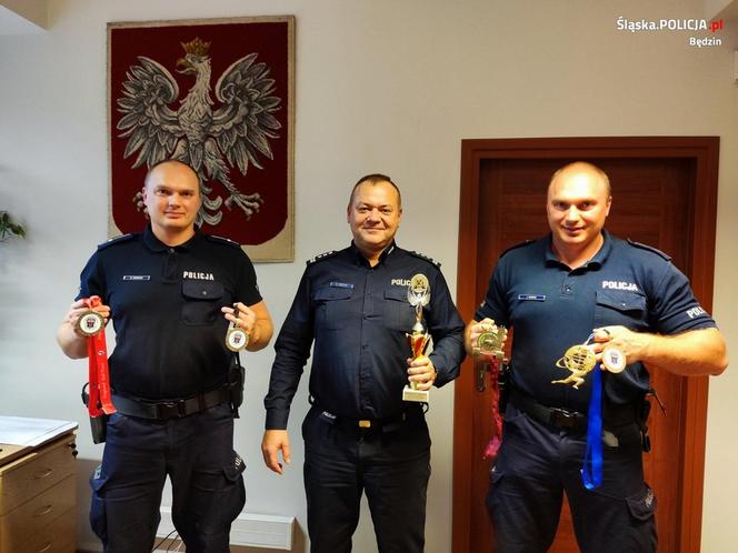 Policjanci jak dęby