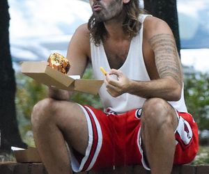 Radzimir Dębski umówił się ze znajomymi na burgera