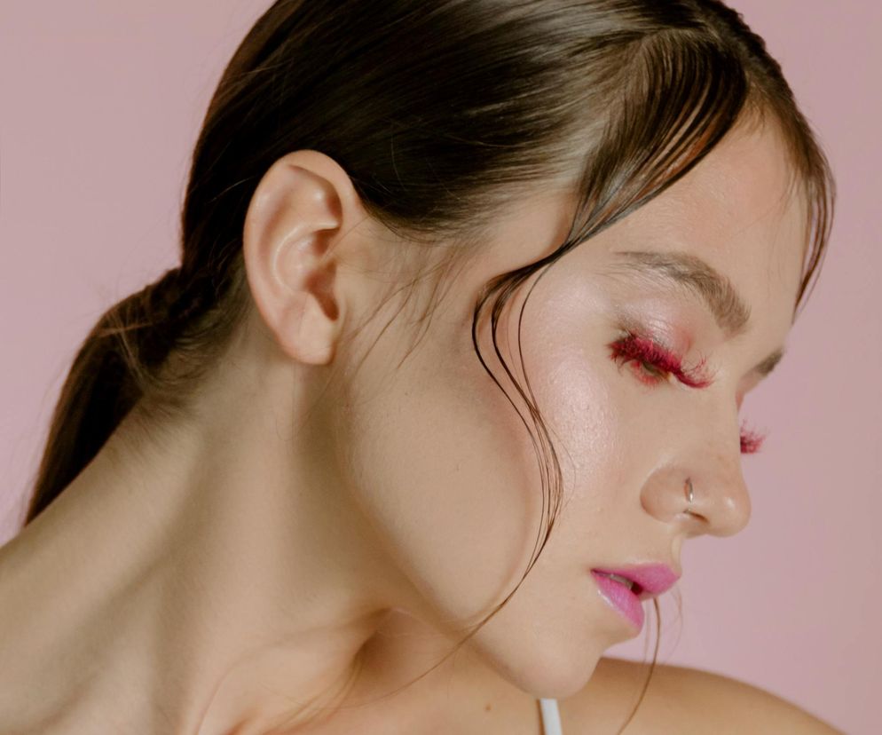 Fryzura z przedziałkiem