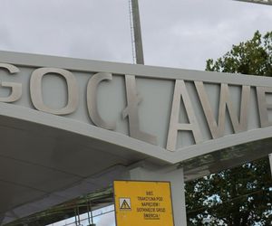 Pasażerowie autobusów mogą się wygodnie przesiadać na kolej na przystanku PKP Gocławek