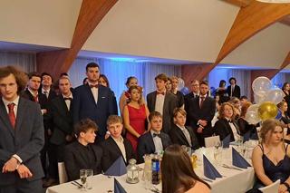 Studniówka w XIV Liceum Ogólnokształcącym w Gdyni. Tak bawili się uczniowie! [GALERIA]