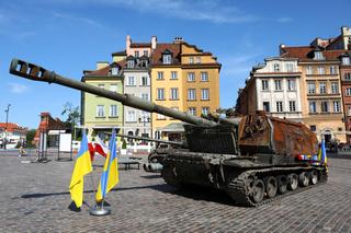 Wraki rosyjskich czołgów na pl. Zamkowym - zdjęcia z wystawy robią wrażenie!