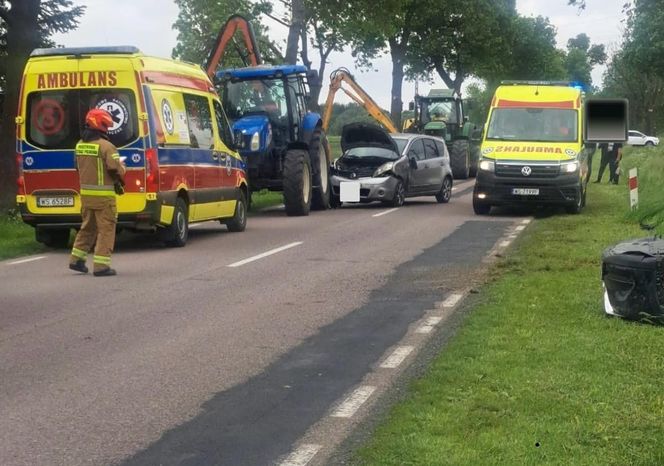 W wyniku wypadku droga wojewódzka nr 698 została całkowicie zablokowana. Policjanci kierują na objazdy