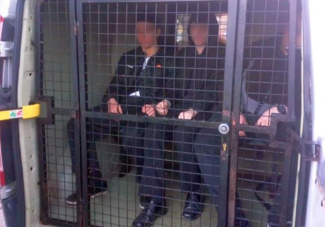 Eksplozja przemocy wśród nastolatków w Warszawie. Pistolety, noże, kastety i pięści. Tak wygląda codzienność niektórych młodych ludzi