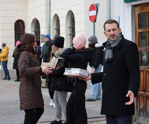 Przeprowadzka biblioteki to koszmar? Nie w Hrubieszowie. Pomogły setki osób